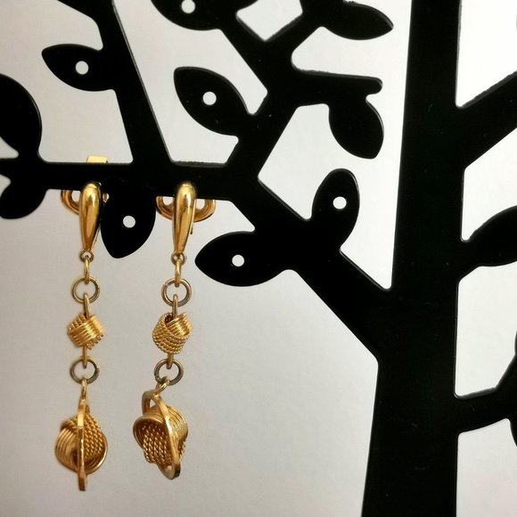 Vintage Gold Tone Clip on Earrings - Picture 7 of 8
